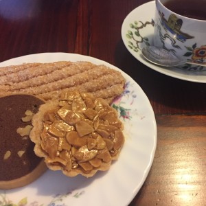 銀座のリーフパイで有名なお店のクッキーと紅茶